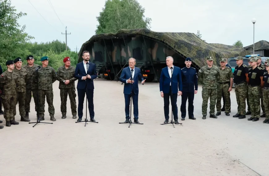 Premier Donald Tusk w komendzie Straży Granicznej w Dubiczach Cerkiewnych